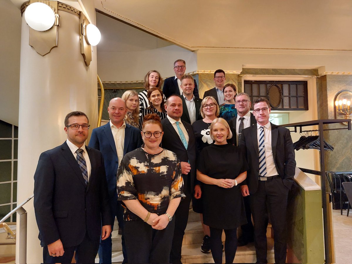 Oulun vaalipiirin kansanedustajia tapaamassa. Keskustelussa Liikenne12, hallituksen työllisyysuudistukset, Pohjoisen Suomen ohjelma ja edunvalvonnan viestit. Kiitos <a href="/ppliitto/">Pohjois-Pohjanmaan liitto</a> puolesta, jatketaan yhteisellä asialla!

Kaikki edustajat eivät muiden kiireiden vuoksi ehtineet kuvaan.