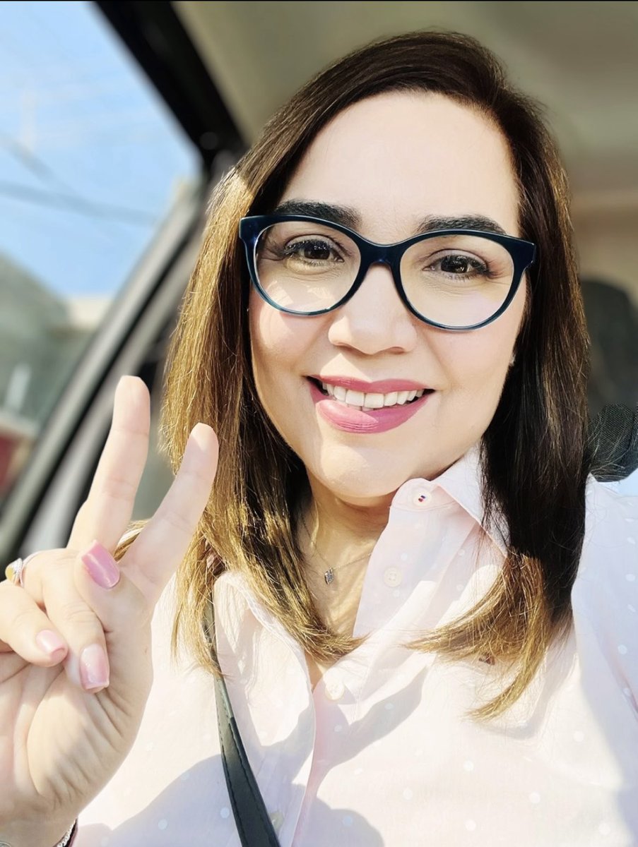 Que tu felicidad se construya desde adentro para que puedas disfrutar y ser feliz! Ánimo! Ya es jueves 🤗☀️