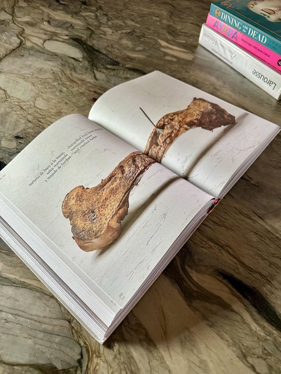 Reading on Mexican cuisine this morning. This char-grilled tuétano/marrowbone from the book Punto MX from <a href="/RobertoPuntoMX/">Roberto Ruiz</a> et al is a stunner. Published 2018 by <a href="/Montagud1906/">MONTAGUD EDITORES</a>, Barcelona. 440+ pages, about 2.5 kilos, ES/EN. A fat book, somewhat pricey, worth every penny.