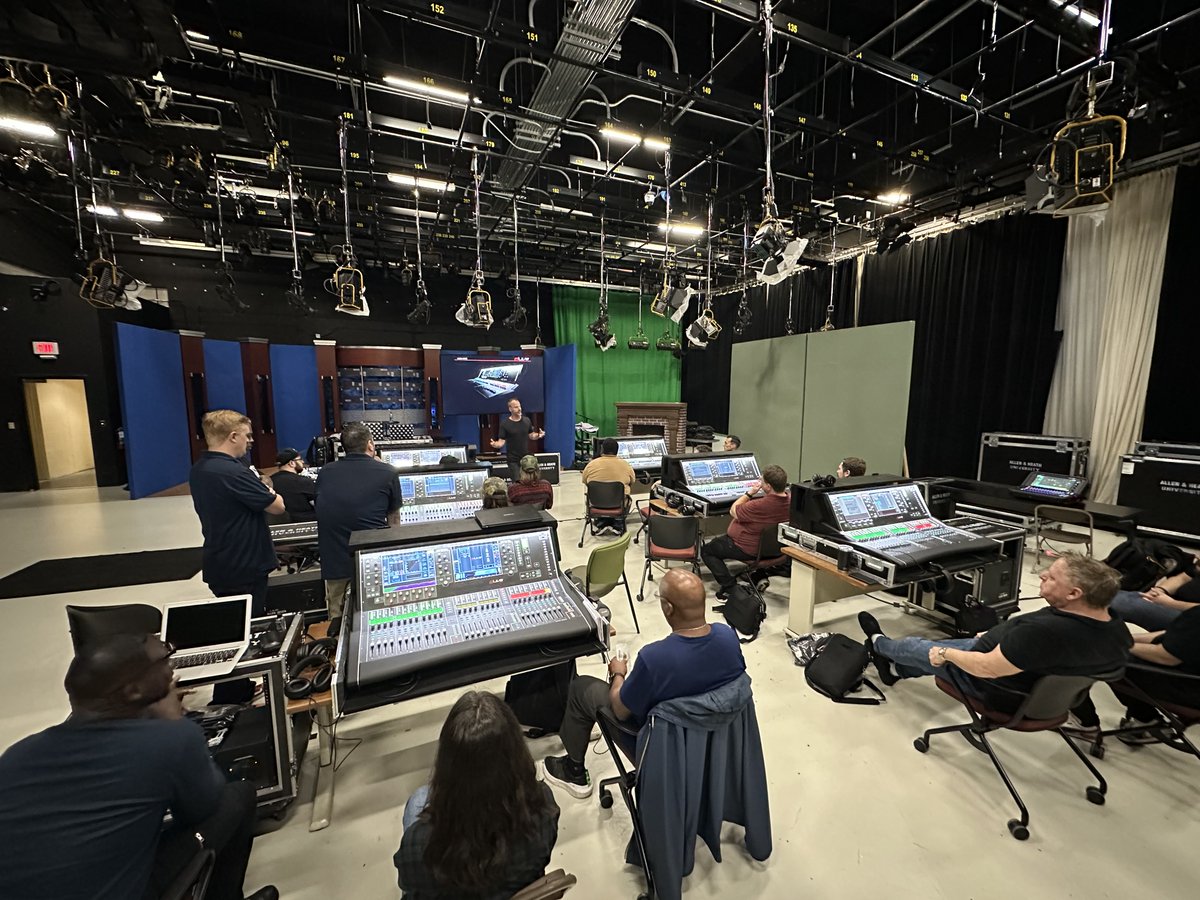 skmacdaddy's tweet photo. Grab your notebooks, cause school is back in session! @allen_heath University Week 1 is off to a great start 😀
#allenandheath #dLive #allenandheathdlive #soundengineer #livesound #audioengineer #proaudio #mixingconsole #mixingdesk #digitalmixer https://t.co/wCQEzsO4oZ