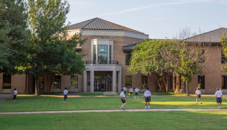 CSASearchGroup's tweet photo. St. Mark’s School of Texas seeks a new Director of Enrollment Management. Strong candidates will have a minimum of 10 years of enrollment, admission, and financial aid experience, with success in implementing access and affordability initiatives. For more: https://t.co/Z1S4TsPByH https://t.co/eOTzWPdy7G