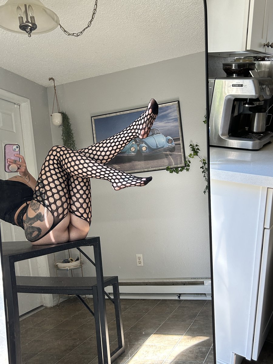 datsmekitty's tweet photo. Legs https://t.co/m0EZV2dOxL