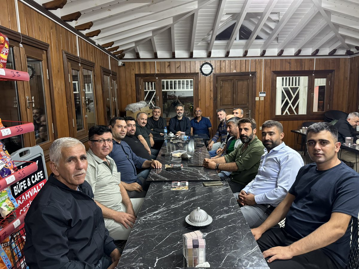 burakcifci34's tweet photo. 📍İnönü Mah.

Mahalle teşkilatımızın haftalık olağan toplantısına katıldık.

Tecrübeli mahalle başkanımız @bas57_nazim ve ekibine gayretlerinden ötürü çok teşekkür ediyoruz.

#BirlikteGüçlüyüz🇹🇷

@atasehirakparti 
@osmannnurika 
@tugbaisikercan https://t.co/oXWeb5s2oV
