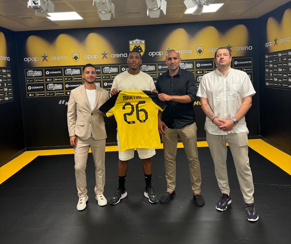 FabrizioRomano's tweet photo. 🟡⚫️🇬🇷 Anthony Martial signs in as new AEK Athens player, formal steps completed. https://t.co/Hbrxaa6hNQ