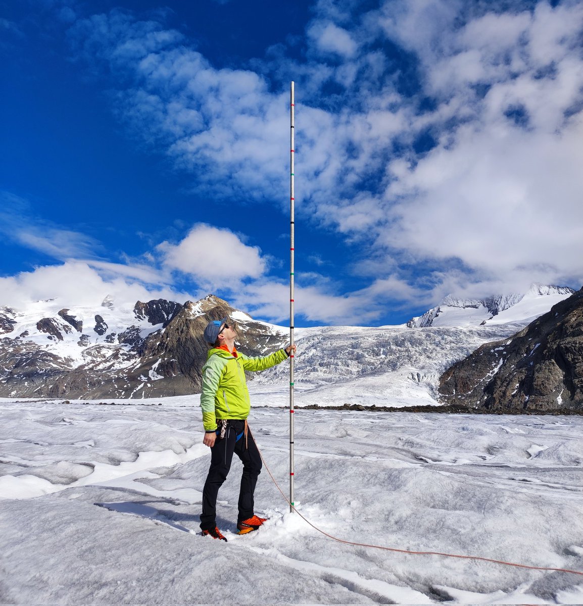 Ice melting at Konkordiaplatz, Great Aletschgletscher, continues. No relief for #glaciers... 
4 meters of ice loss over the thickest ice of the European Alps in the year 2024 😢
Stay posted for the publication of our results on 1 Oct
<a href="/glamos_ch/">GLAMOS</a> <a href="/VAW_glaciology/">VAW Glaciology</a> <a href="/scnatCH/">SCNAT</a>