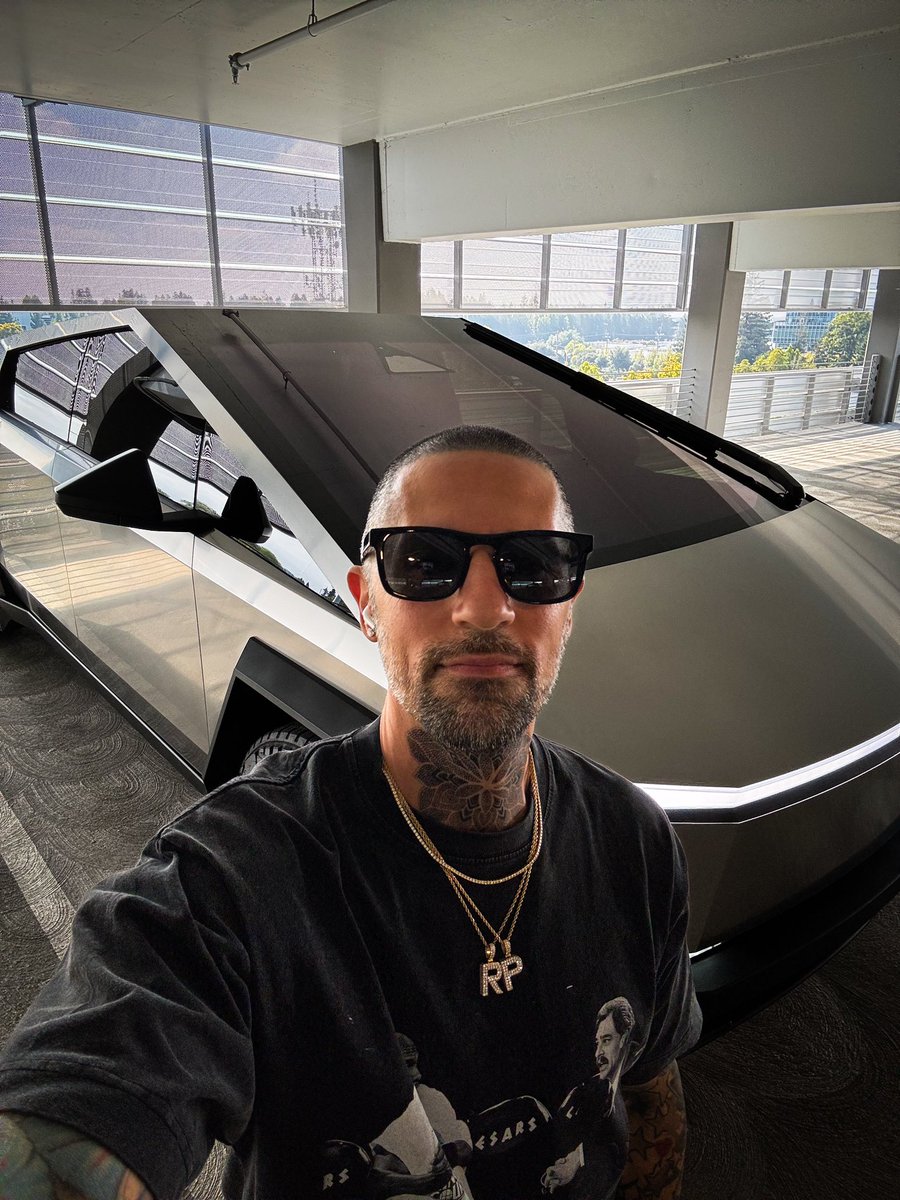 People wonder how I got 700K followers.

It’s a simple strategy really…

For 7 years I've made an effort to reply back to nearly everyone. 

For 7 years I've put in hours and hours. 

I really don't care if someone has a big or small account.

Engaging with others and treating