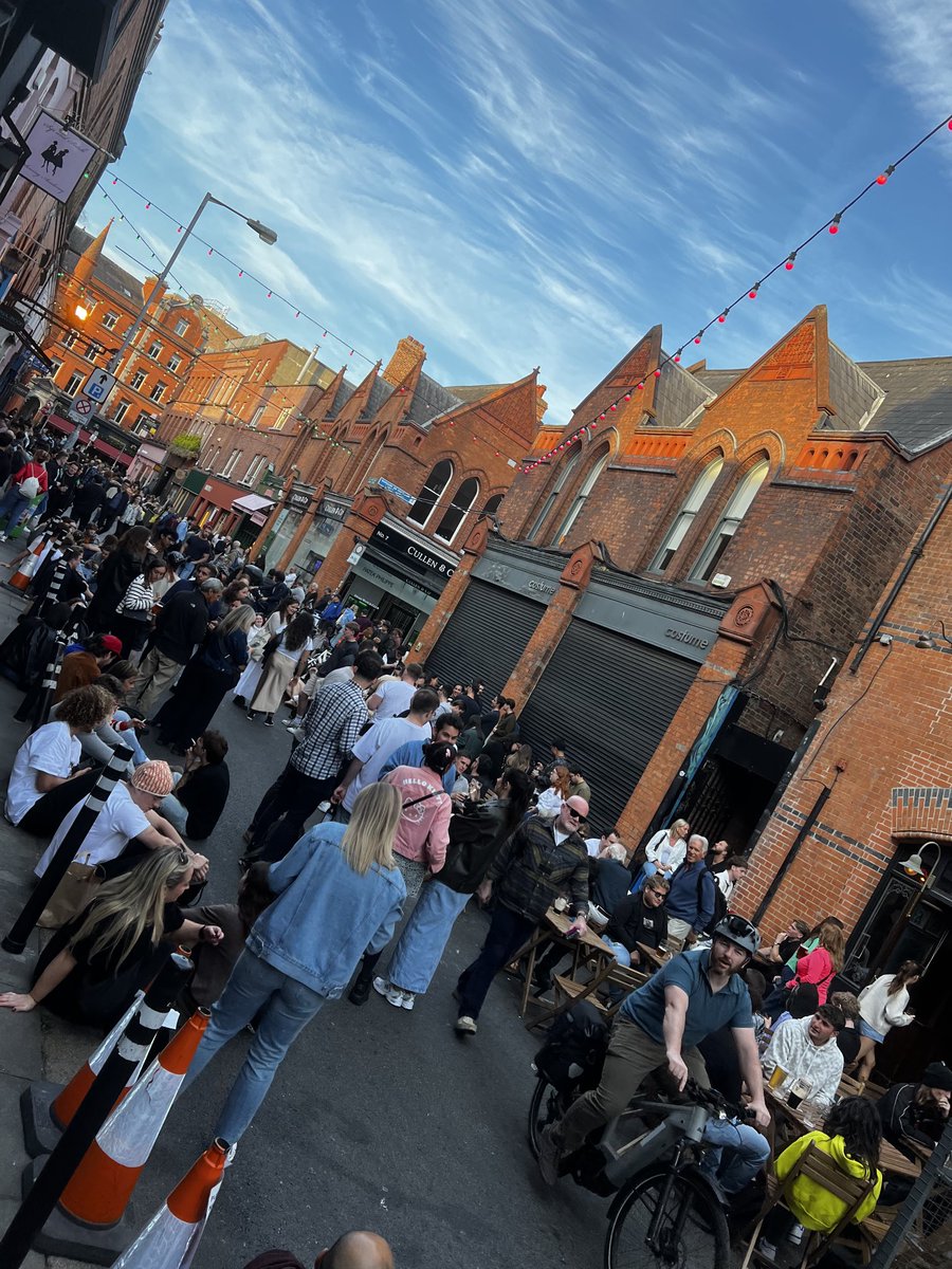 think_or_swim's tweet image. Dublin City centre just now. These nightmarish scene will only become ever more common if the Anti-Car-Everywhere zealots have their wicked way.