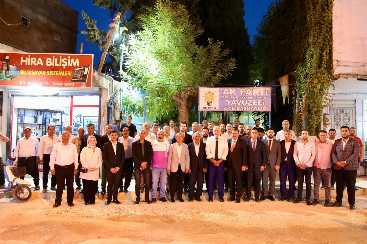AKPartiG_Antep's tweet photo. 📍Yavuzeli İlçe Başkanlığımız 

İl Koordinatörümüz Sayın Hakan Kahtalı, İl Başkanımız Sayın Fatih Muhaddis Fedaioğlu ve il başkan yardımcılarımız ile birlikte; Yavuzeli İlçe Başkanlığı’mızda temayül yoklamamızı gerçekleştirdik. 

Gerçekleştirilen temayül yoklamamızın Yavuzeli’miz için hayırlara vesile olmasını diliyor, bugüne kadar vermiş olduğu hizmetlerden dolayı  Mehmet Ali Polat başkanımıza bir kez daha teşekkürlerimizi sunuyoruz. 

@RTErdogan 
@erkankandemir 
@Hakan_Kahtali 
@fmfedaioglu 
@akpartiyavuzeli 
@MAliPOLAT7 
@Akparti