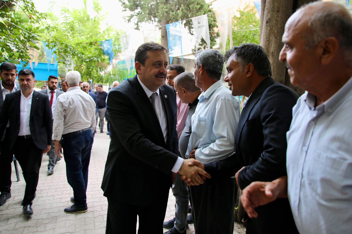 AKPartiG_Antep's tweet photo. 📍Yavuzeli İlçe Başkanlığımız 

İl Koordinatörümüz Sayın Hakan Kahtalı, İl Başkanımız Sayın Fatih Muhaddis Fedaioğlu ve il başkan yardımcılarımız ile birlikte; Yavuzeli İlçe Başkanlığı’mızda temayül yoklamamızı gerçekleştirdik. 

Gerçekleştirilen temayül yoklamamızın Yavuzeli’miz için hayırlara vesile olmasını diliyor, bugüne kadar vermiş olduğu hizmetlerden dolayı  Mehmet Ali Polat başkanımıza bir kez daha teşekkürlerimizi sunuyoruz. 

@RTErdogan 
@erkankandemir 
@Hakan_Kahtali 
@fmfedaioglu 
@akpartiyavuzeli 
@MAliPOLAT7 
@Akparti