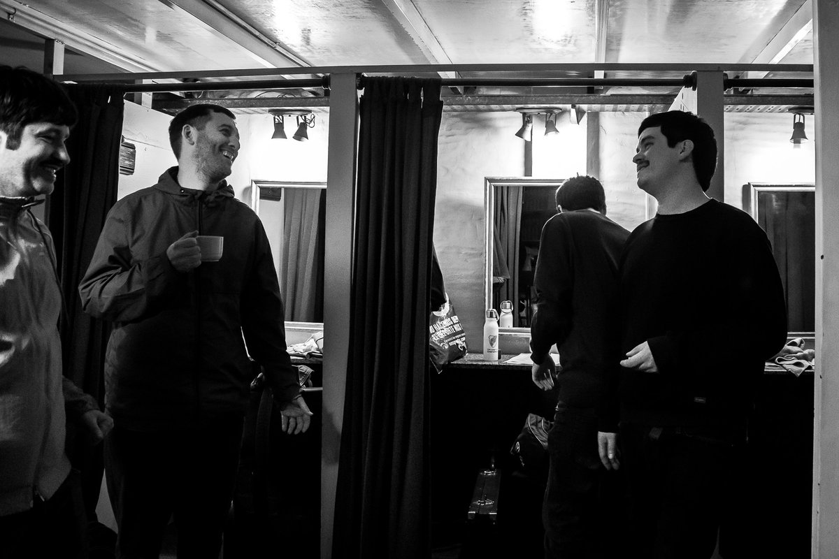 BicisLos's tweet photo. 📸Más detrás de escena del Teatro Marechal por @victoriabasterra_
#Backstage #Moreno #LosBicis #Marechal #Teatro #Fotografía #Detrásdeescena #Show #soundchek #Pedalboard https://t.co/dxN9B83Mjq