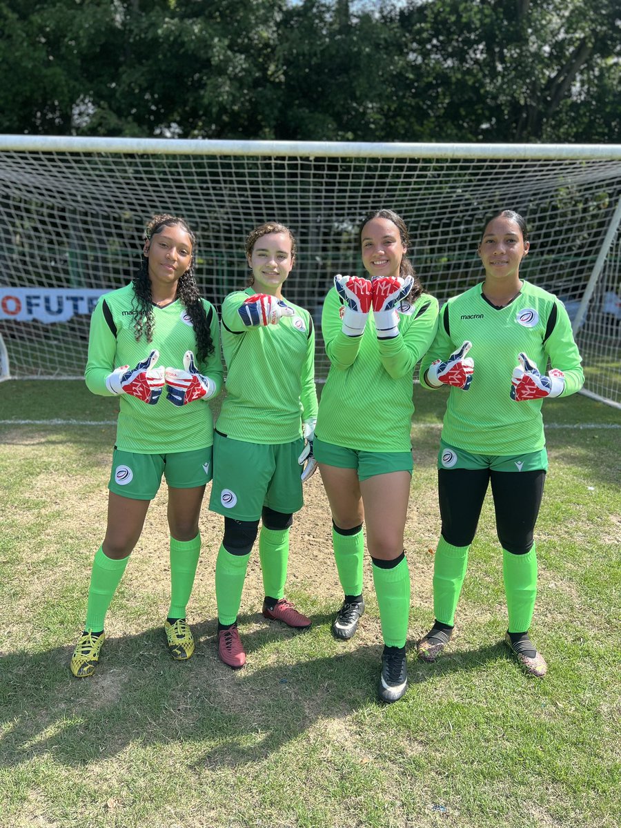 futbolfemrd's tweet photo. Agradecemos al destacado portero Miguel Lloyd del @CibaoFC y de la @sedofutbol por la donación de estos grandiosos guantes 🧤 🤩  que servirán para que continuemos dando el 100% en nuestra ruta hacia el Mundial. 

#MundialFIFASub17RD #FútbolFemRD #U17WWC #DesataTuPasión https://t.co/5bjE6DKFBU