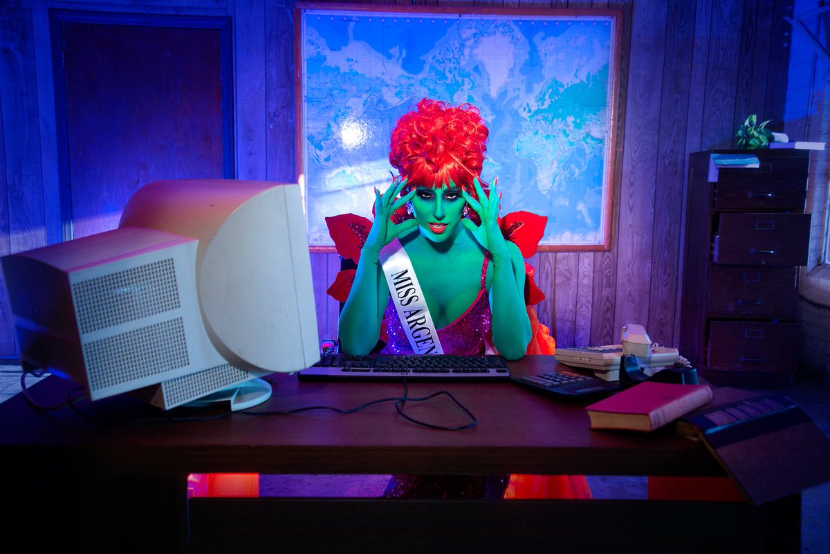 Did you go see Beetlejuice? Here’s a fun set I shot with <a href="/ciarablackhart/">𝕮𝖎𝖆𝖗𝖆 𝕭𝖑𝖆𝖈𝖐𝖍𝖆𝖗𝖙</a> and I will love it forever! Makeup by @superHELLAomg