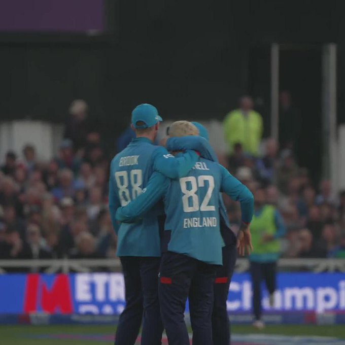 Brilliantly bowled by Bethell 🔥 📹 Credits: Twitter/englandcricket