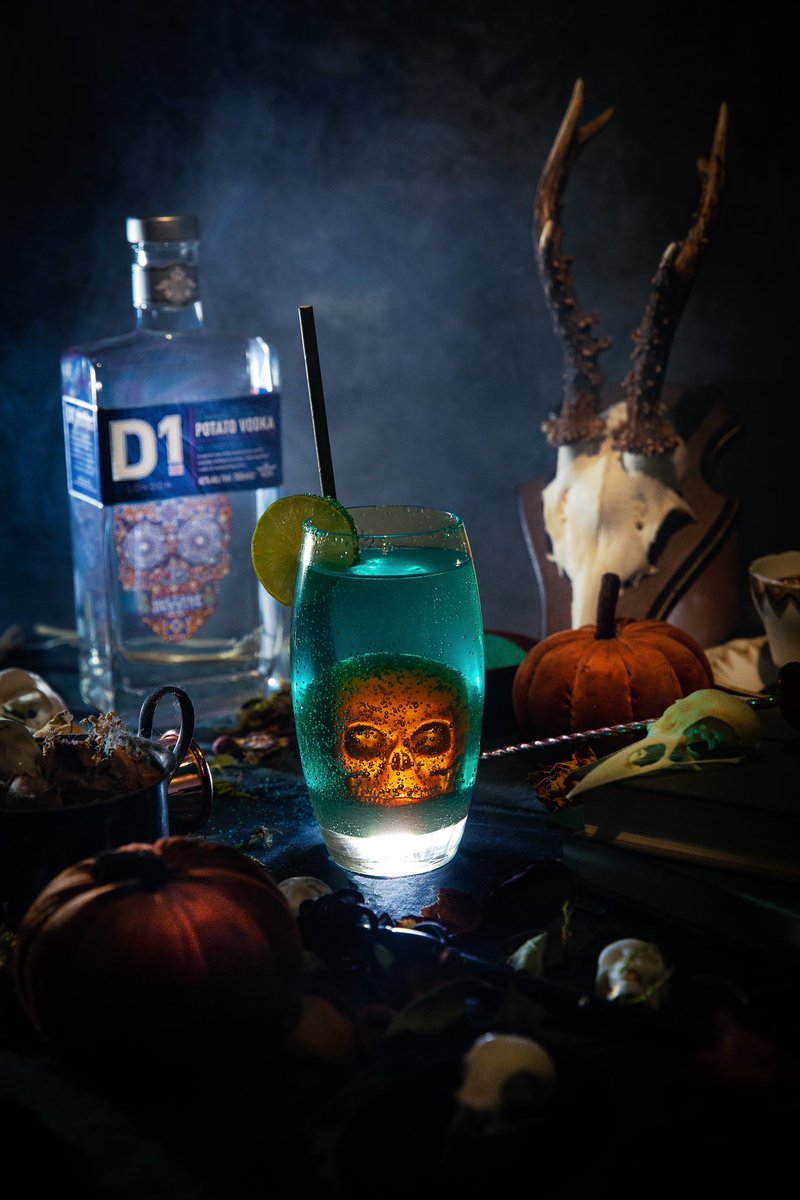The weekend is nearly calling and we are thinking about pumpkins, skulls and Halloween…it won’t be long now! 🎃 

Check out our skull ice moulds. 

Available in both singles and a 4 pack.
 
🇬🇧Buy on d1londonspirits.co.uk/collections/ac…