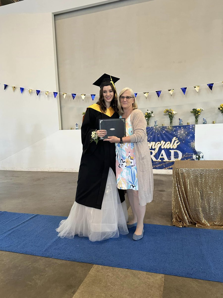 KGM_School's tweet image. We’re thrilled to announce that our talented student, Esabella Strickland, who graduated from KGMS in 2023, is featured on the @vfs website!

Her journey as a filmmaker and author continues to inspire us all: tinyurl.com/pnf36f6w. #NorthVancouver @OrabellaOracle