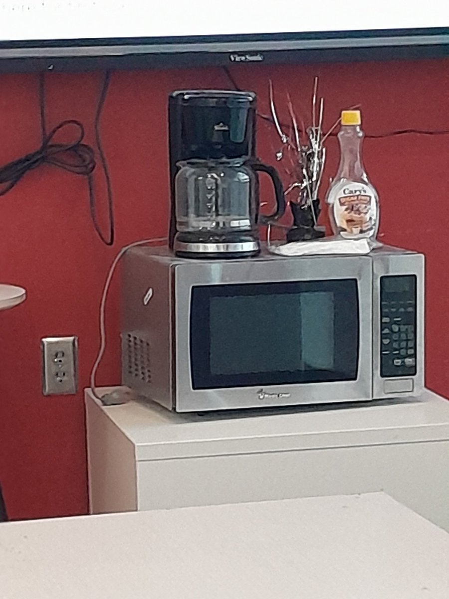 THIS STUDY ROOM HAS A COFFEE MAKER, MICROWAVE AND SUGAR FREE SYRUP!?!?!?!?