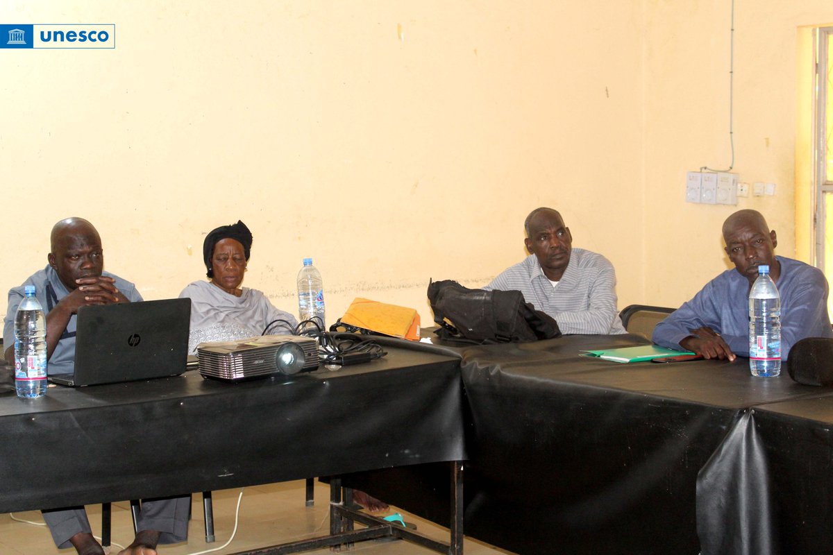 UnescoBamako's tweet photo. Le ministère de l’Education nationale, avec l’appui de l’UNESCO, a organisé du 10 au 16 septembre 2024 à #Ségou l’atelier de révision du #manuel pour la promotion de la #santé et du bien-être destiné aux #élèves des écoles fondamentales au #Mali. https://t.co/KlcU6wvulP