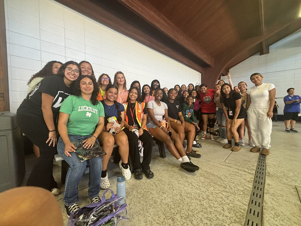 SGP Softball had an opportunity to see <a href="/SGPswim/">SGP Warrior Swim</a> in action this afternoon!🏊🏽 So thankful for our time during offseason to support all of our athletic programs! #ONE <a href="/sgpsports/">SGP Sports</a>