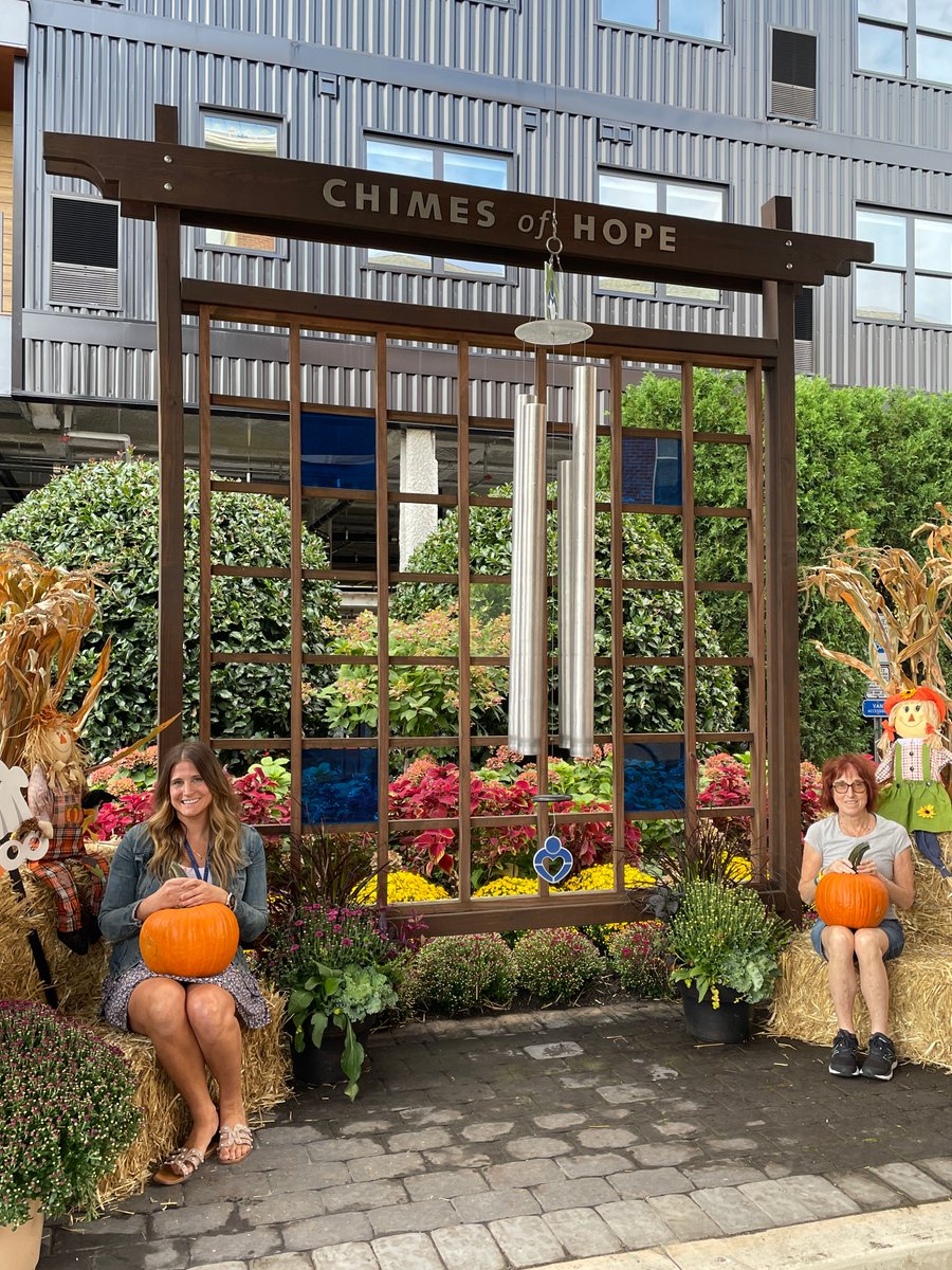 Howies_House's tweet photo. Talia Giordano, MSW, LCSW, and our current guest, Sarita Feldman are helping us showcase our new fall-inspired decor, which was put up today outside the House. We love to make the House feel as festive and cheerful as possible, and we think these decorations do just that! https://t.co/Y9euYDGwTP