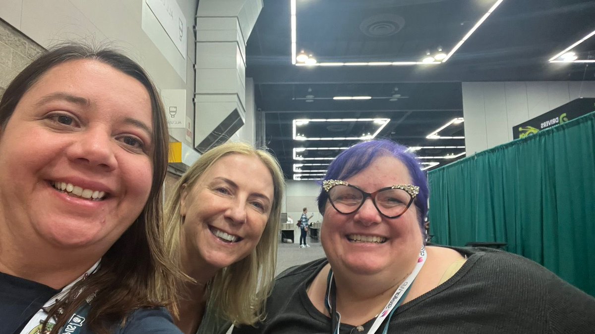 Thank you for being amazing and supporting the Community <a href="/michelleames/">Michelle Frechette 🌻🌻🌻</a> #MichelleAndMe #WCUS