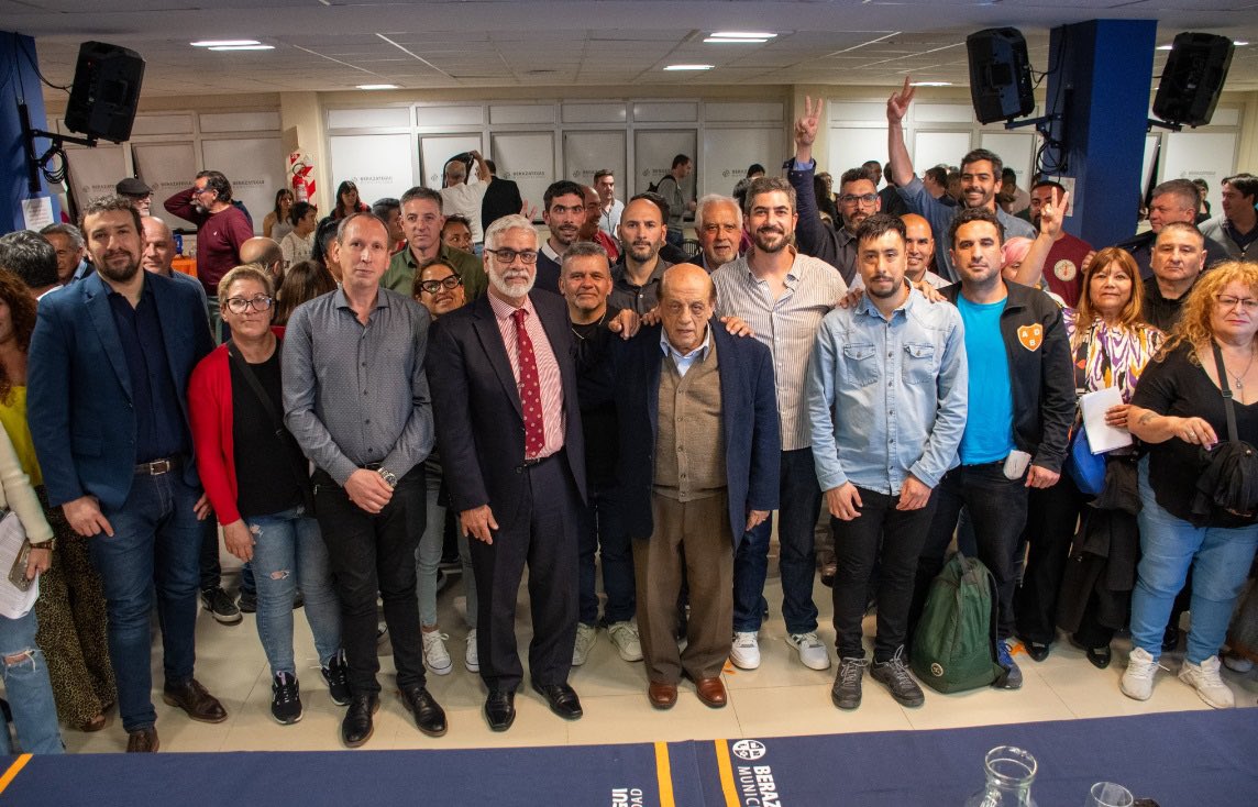 Un orgullo compartir con <a href="/jjosemussi/">Juan José Mussi</a> <a href="/RobertoFeletti/">Roberto Feletti</a> <a href="/NahuelSilvaok/">Nahuel Silva</a> y <a href="/NahuelSilvaok/">Nahuel Silva</a> el 1er encuentro #ForoRegional #Economia #Trabajo y #Produccion de #Quilmes #Berazategui y #Varela  Agradecido y comprometido en seguir construyendo común unidad por el #BuenVivir <a href="/Kicillofok/">Axel Kicillof</a>