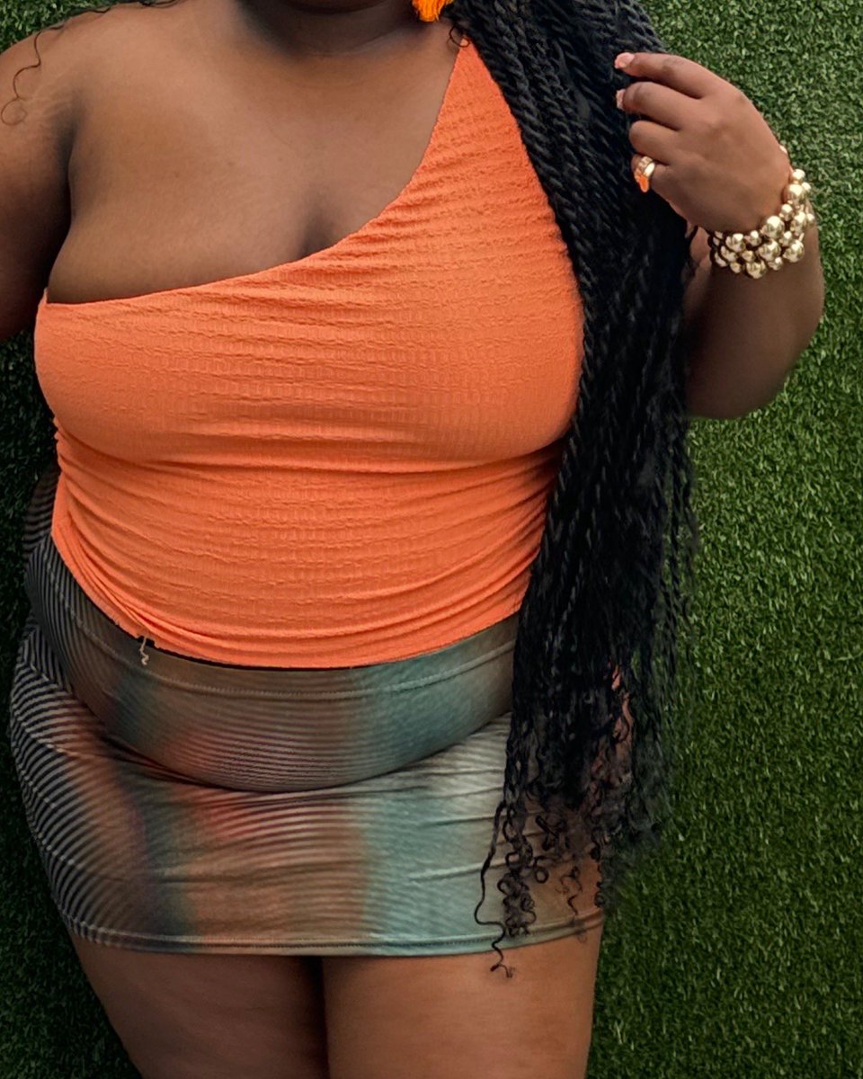 AdoreNica's tweet photo. 🧡💫 https://t.co/hPE7pDeJtb