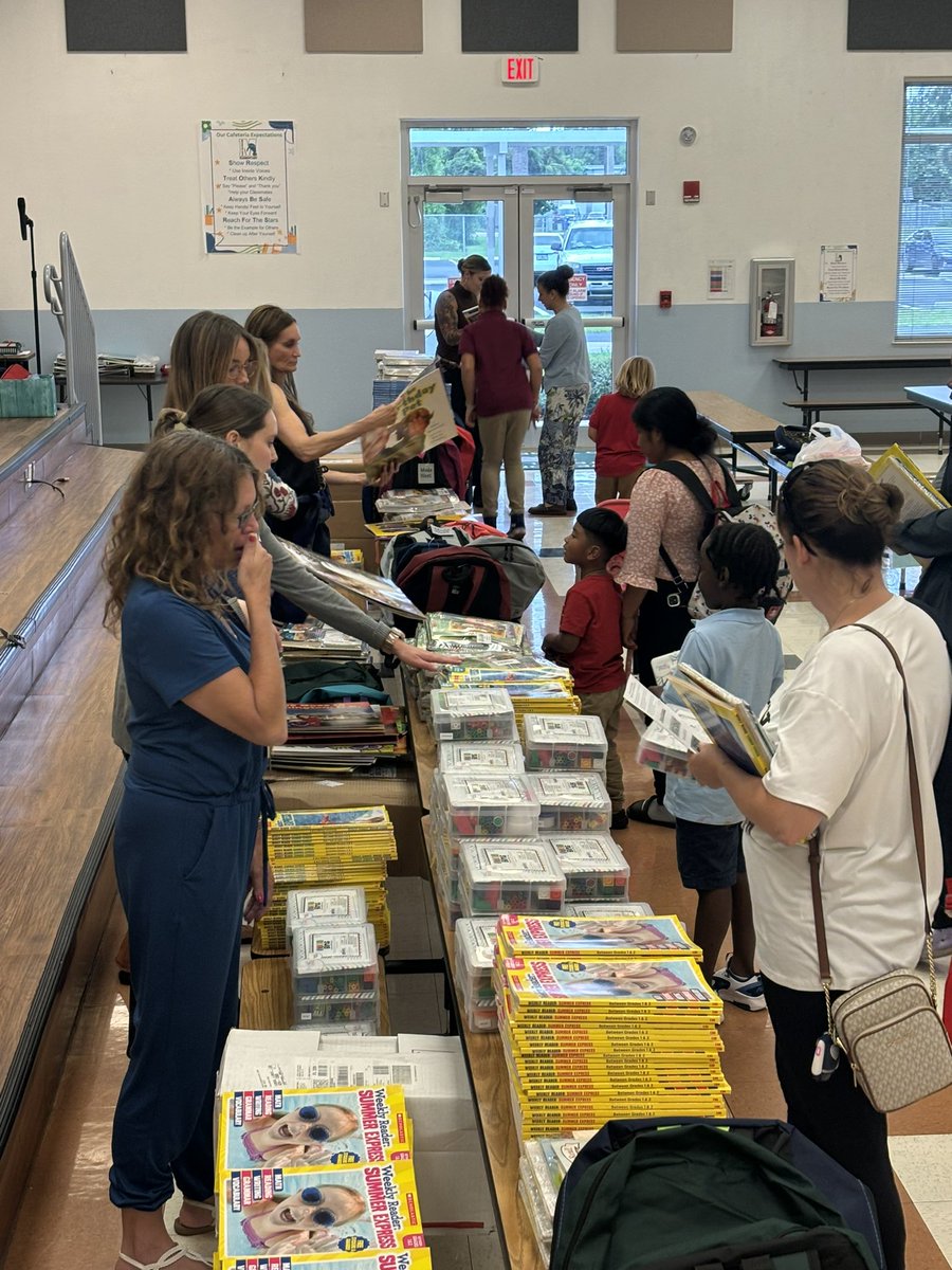 ManateeElem's tweet photo. Curriculum Night was a big success. Thank you to all our families who came out tonight!! 

#manateam https://t.co/w8dPAeks8U