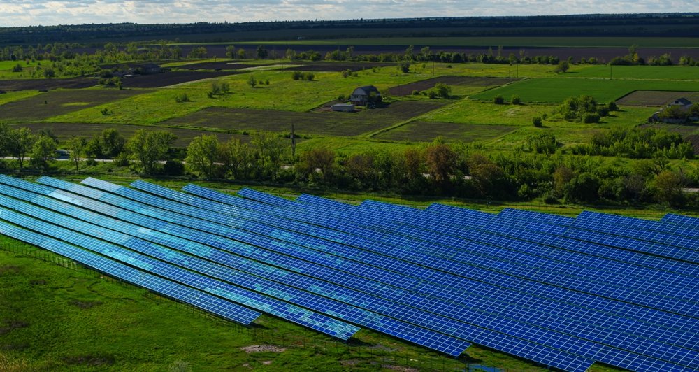 javier71370's tweet photo. Community solar generates clean, renewable energy for communities. Here’s how community solar works:

1. Solar Radiation Collection 

2. Conversion to Usable Electricity 

3. Distribution Through the Grid 

4. Positive Environmental Impact

#communitysolar #renewableenergy https://t.co/MXvYE5QziB