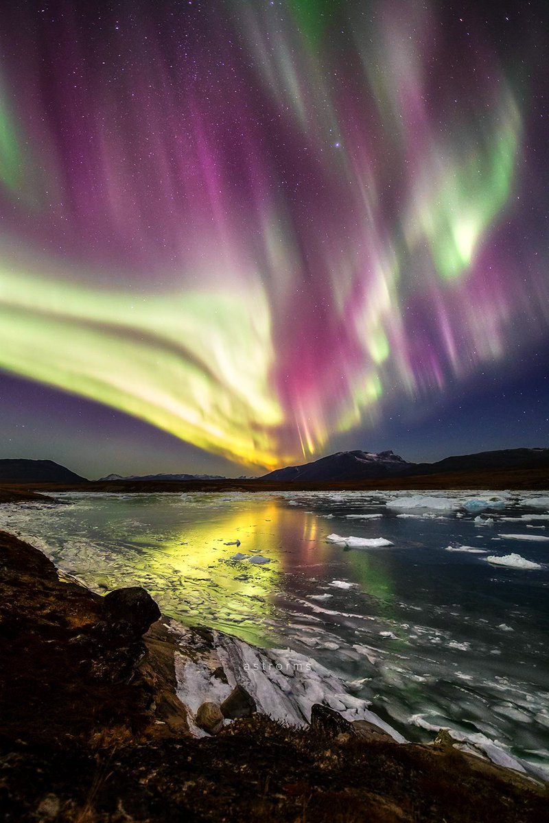 uhd2020's tweet photo. Northern Lights over Greenland ❄️ https://t.co/H9i9wQERAM