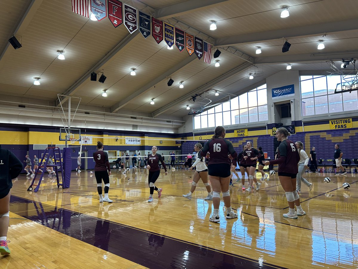 Varsity girls ready to take on Maumee. Go Bulldogs!!