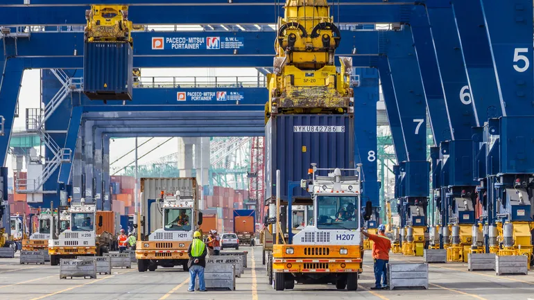 JeffreyLuft's tweet photo. ‘One day is too long’: Businesses fret over potential port shutdown https://t.co/rrAsZH6x1O https://t.co/OuoPk50uVL