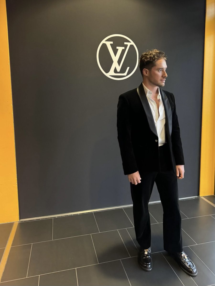 seedphrase's tweet image. Thrilled to have experienced an incredible evening at  @LouisVuitton - celebrating 10 years of Nicolas Ghesquière. 

And on top of that, I just dropped a remix with @blond_ish (LOVE:Hz) - a project I’ve been excited to share for a while! 🎶🔥