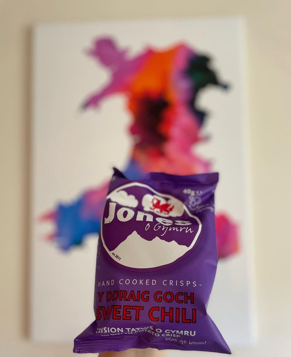 JonesoGymru's tweet photo. Aelod #EmbasiJones yn mwynhau blasau beiddgar creision Y Ddraig Goch! // Savouring the bold flavours of hand-cooked sweet chili crisps! π π₯
πΈ @jaytoday98 https://t.co/4uchDUlsJx