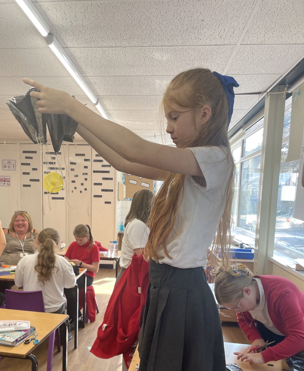 HMillSchool's tweet photo. Team 5 completed an investigation to explore  air resistance in science on Wednesday. #parachutefun https://t.co/vBmaqZKSCw