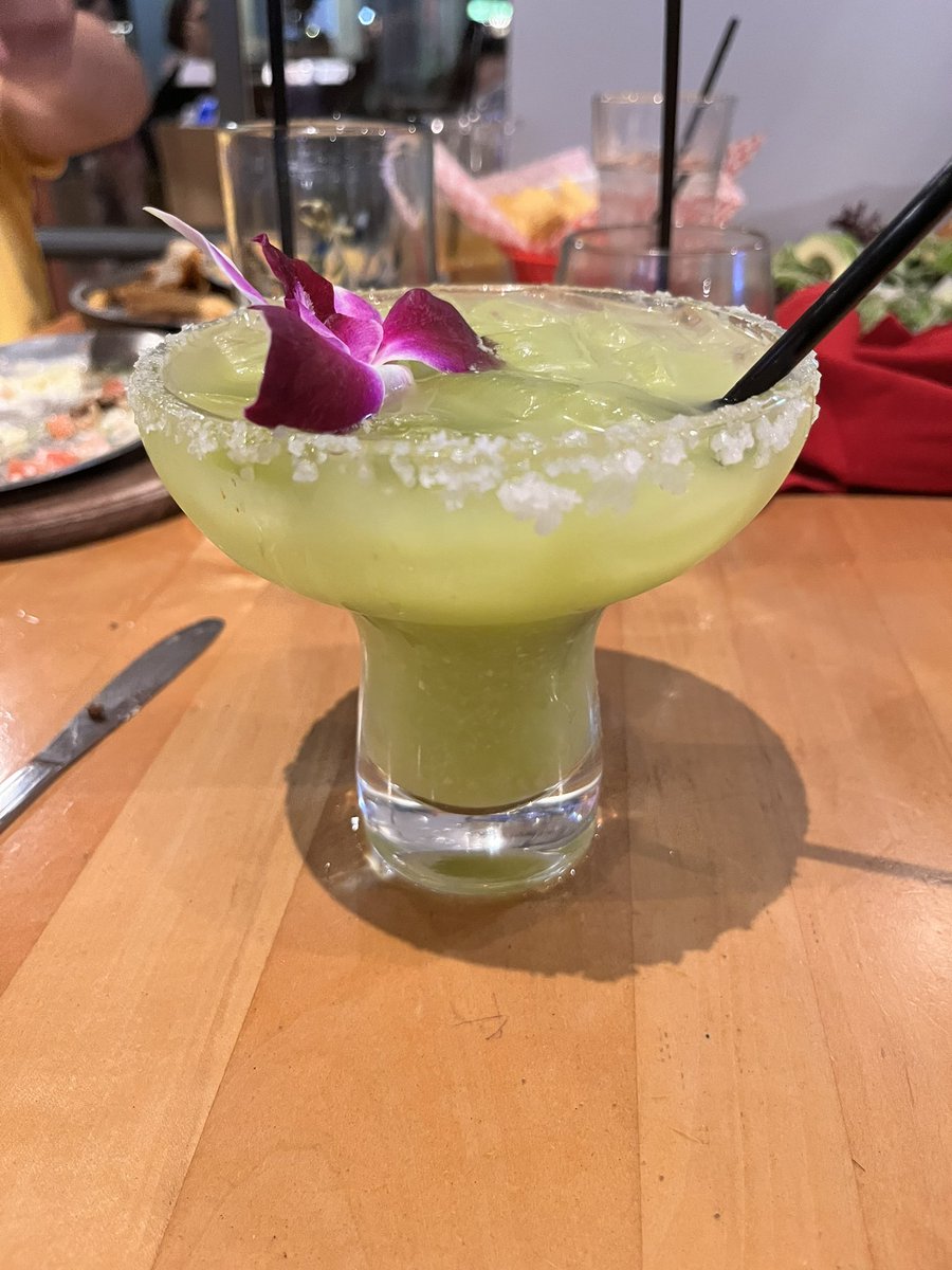 hi_munchie's tweet photo. Guess that drink…💚💨🍹

#weedlovers #fancydrink #munchies https://t.co/2Uz2ysmZDT