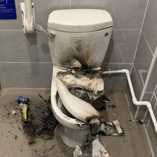 Bu da İsrail’in bütün çağrı cihazlarını patlattıktan sonra oluşan hasarlardan biri ..😃

Bence artık uzun uzun tuvalet muhabbetine son verin. Niyazi yoluna gitmeyin..😆