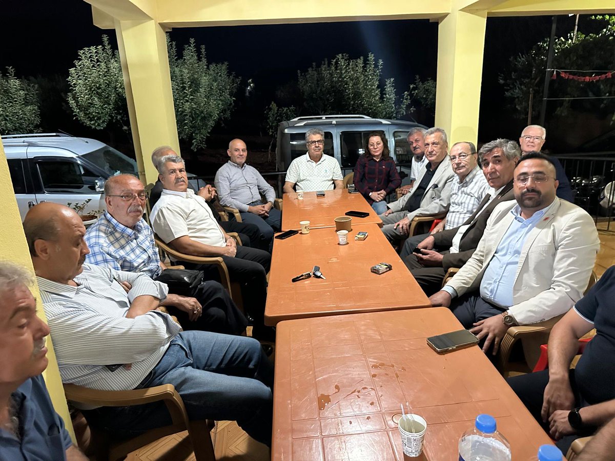 hasanozturkmen's tweet image. Gaziantep'e dönüşte ayağımızın tozuyla Telekom Emeklileri ve Çalışanları Derneği'nin toplantısına katıldım.

Arkadaşlarımızın sorunlarını ve taleplerini dinledim.

Yıllarca Telekom'a emek vermiş ve vermekte olan kardeşlerimizin yanındayız...
#Gaziantep #Telekom