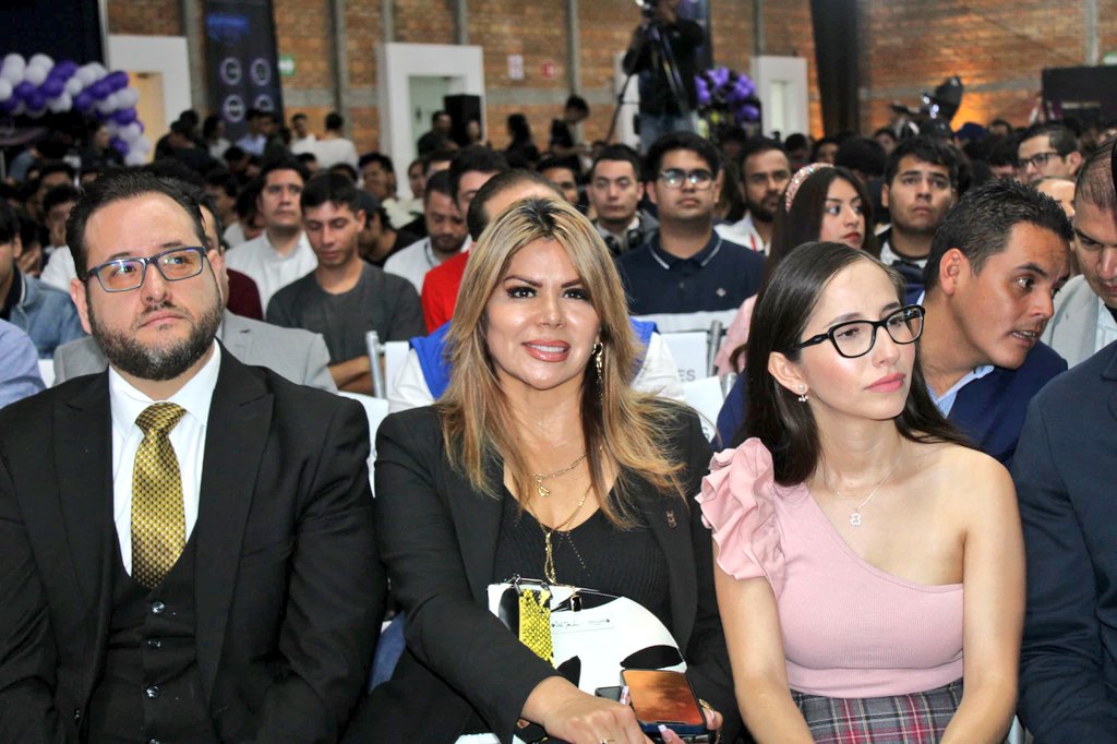 CCEDGOMX's tweet photo. 💻🚀#Summit2024: Innovación que transforma.

La Sria. del #CCEdurango, @Ocon_Alvarado, representó al Pdte. @montelongo_raul en el arranque del Summit 2024, un evento clave para el desarrollo de la innovación tecnológica y empresarial en #Durango. https://t.co/B2n0tHxVWZ