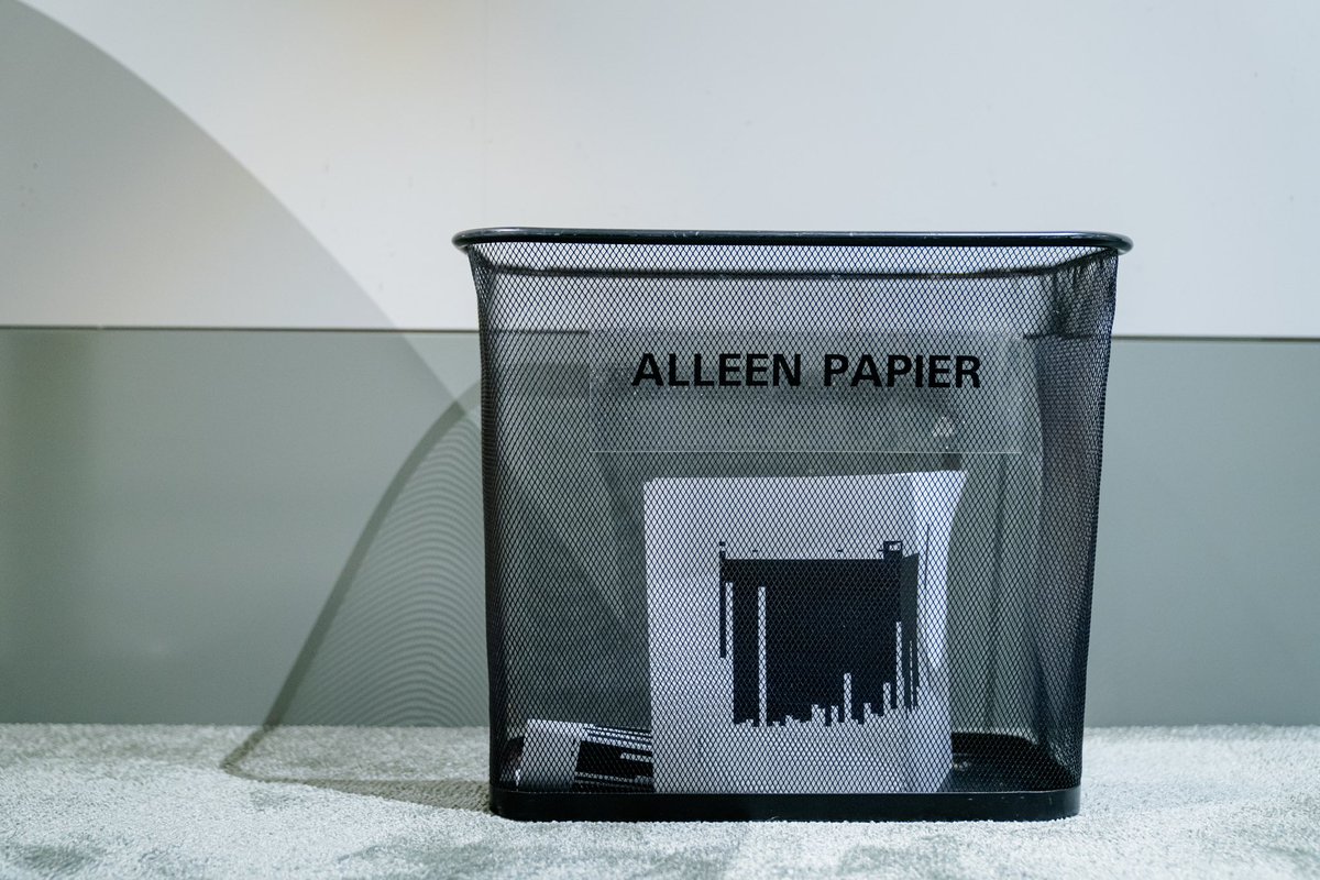 Zwartgelakte stukken in de papierbak #ABP2024