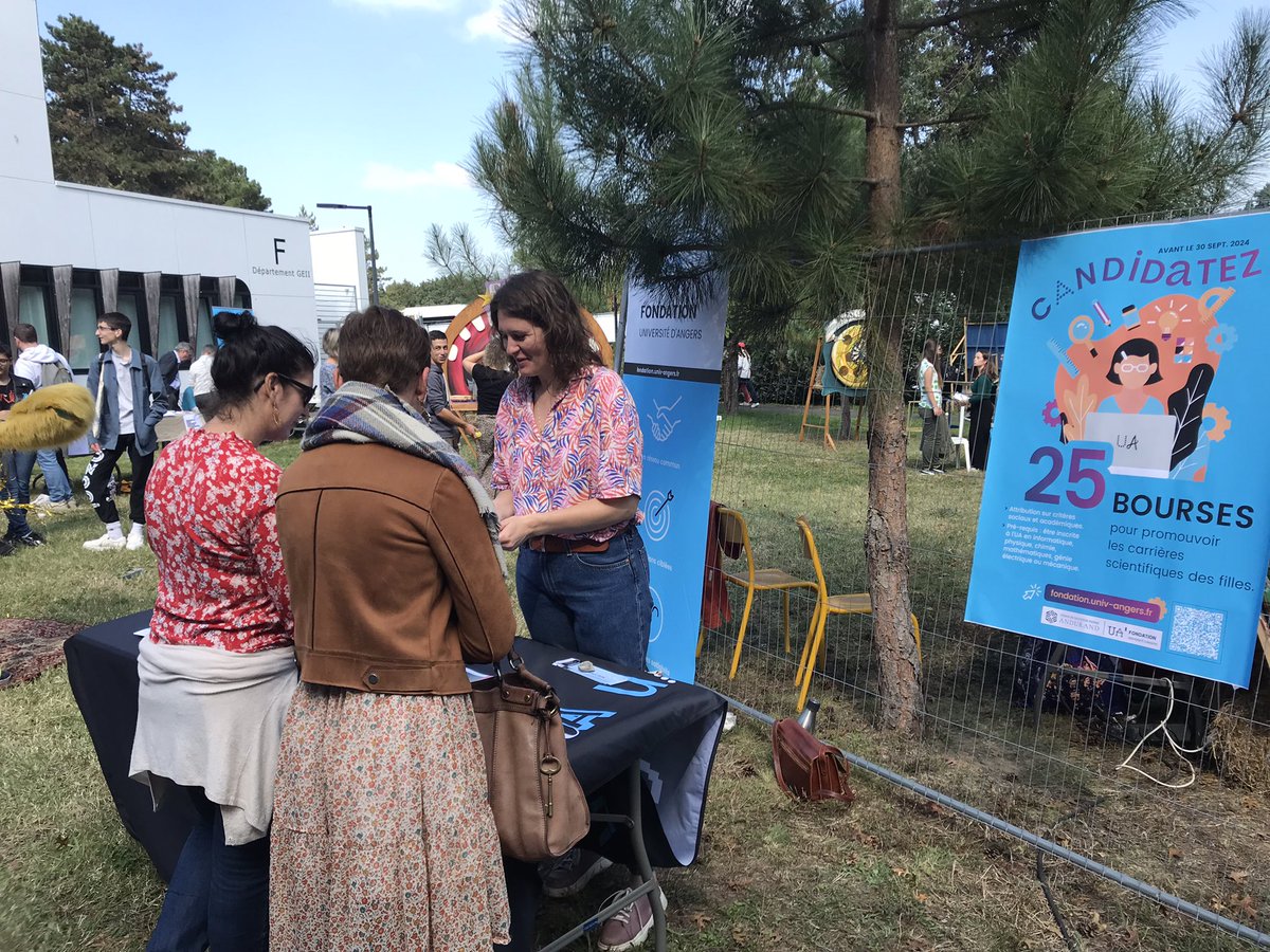 Fondation UA (@fondationua) on Twitter photo Nous étions aujourd’hui présents au #CampusDay, la fête de rentrée de nos campus, pour présenter la Fondation <a href="/UnivAngers/">Université d'Angers</a> et notamment notre dispositif de bourses pour les étudiantes des filières scientifiques ! Candidatures jusqu’au 30/09 urlr.me/FG4yQ Nous étions aujourd’hui présents au #CampusDay, la fête de rentrée de nos campus, pour présenter la Fondation <a href="/UnivAngers/">Université d'Angers</a> et notamment notre dispositif de bourses pour les étudiantes des filières scientifiques ! Candidatures jusqu’au 30/09 urlr.me/FG4yQ