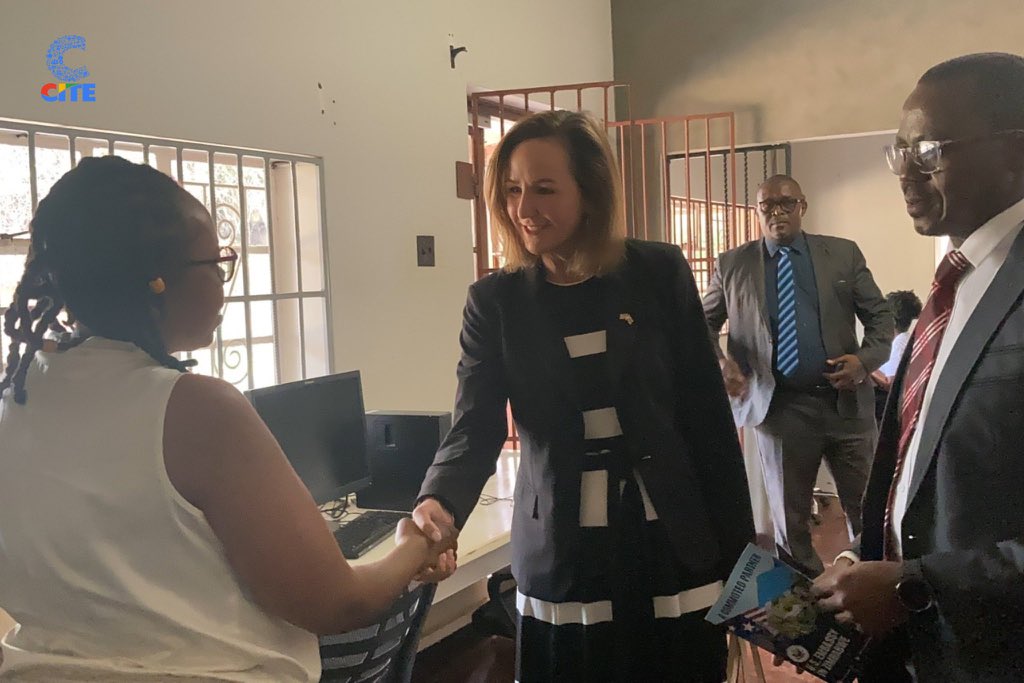 The U.S. Ambassador to Zimbabwe, Pamela Tremont, interacts with CITE's journalist Tanaka Mrewa. She is one of many journalists across the world invited to observe the US Elections in October 2024
<a href="/USEmbZim/">U.S. Embassy Harare</a>
#Asakhe
