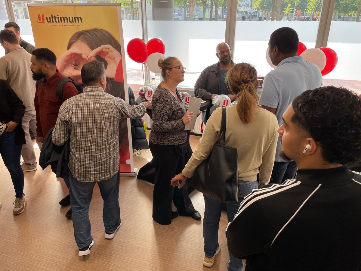 maaikeveeningen's tweet photo. Talent en bedrijven kwamen vandaag bij elkaar bij de banenmarkt van ICT Tribe. Veel enthousiaste studenten van het ROC, andere geïnteresseerden en Almeerse bedrijven zochten elkaar op om samenwerkingen aan te gaan. Mooi initiatief! https://t.co/dExzli8HdN