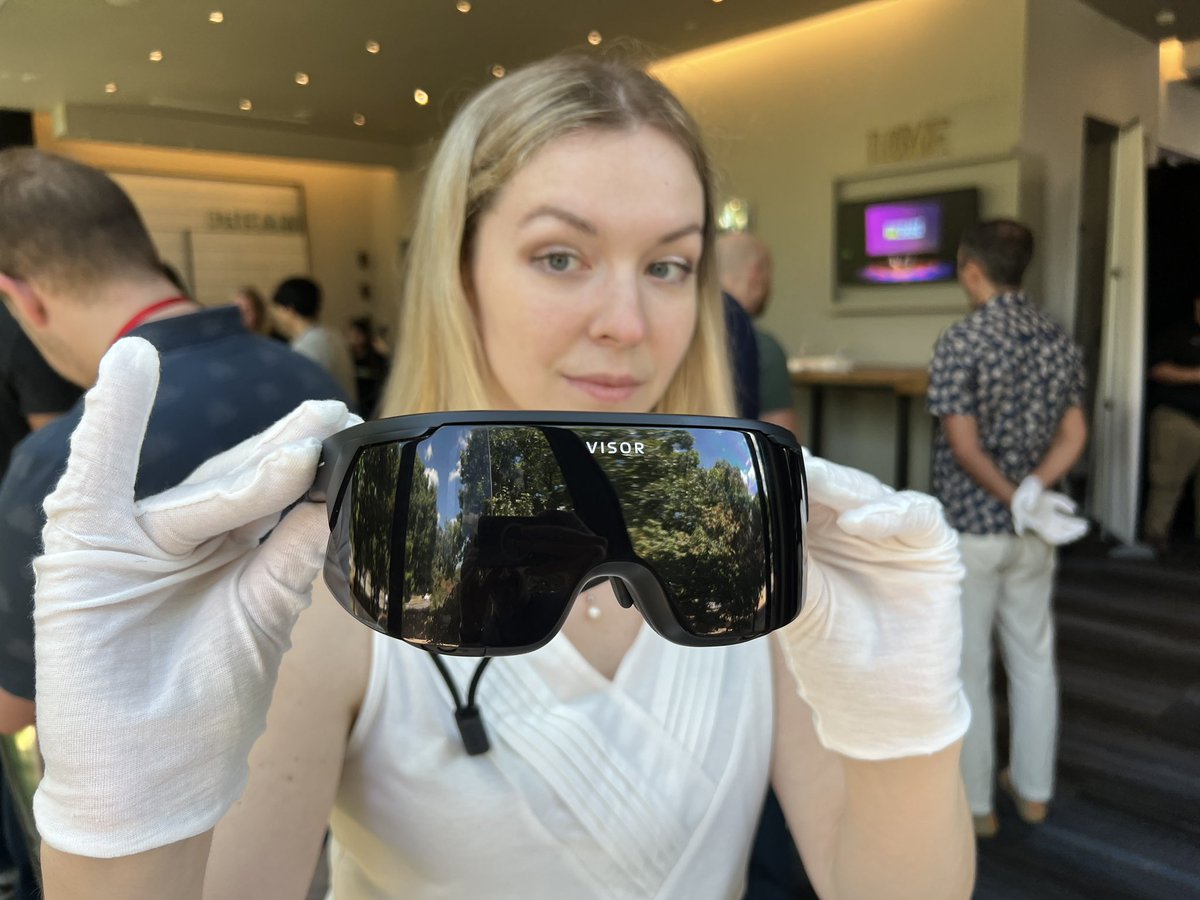 DiscoVRTetiana's tweet photo. I had my demo, which was a hardware demo I.e. physically handling the device. They weren’t able to do the software demo and the device was completely powered off. I’ll still cover this headset on the upcoming video and talk about all my thoughts.
#visor #immersedvisor #vr #ar #xr https://t.co/RijOeEJTIV