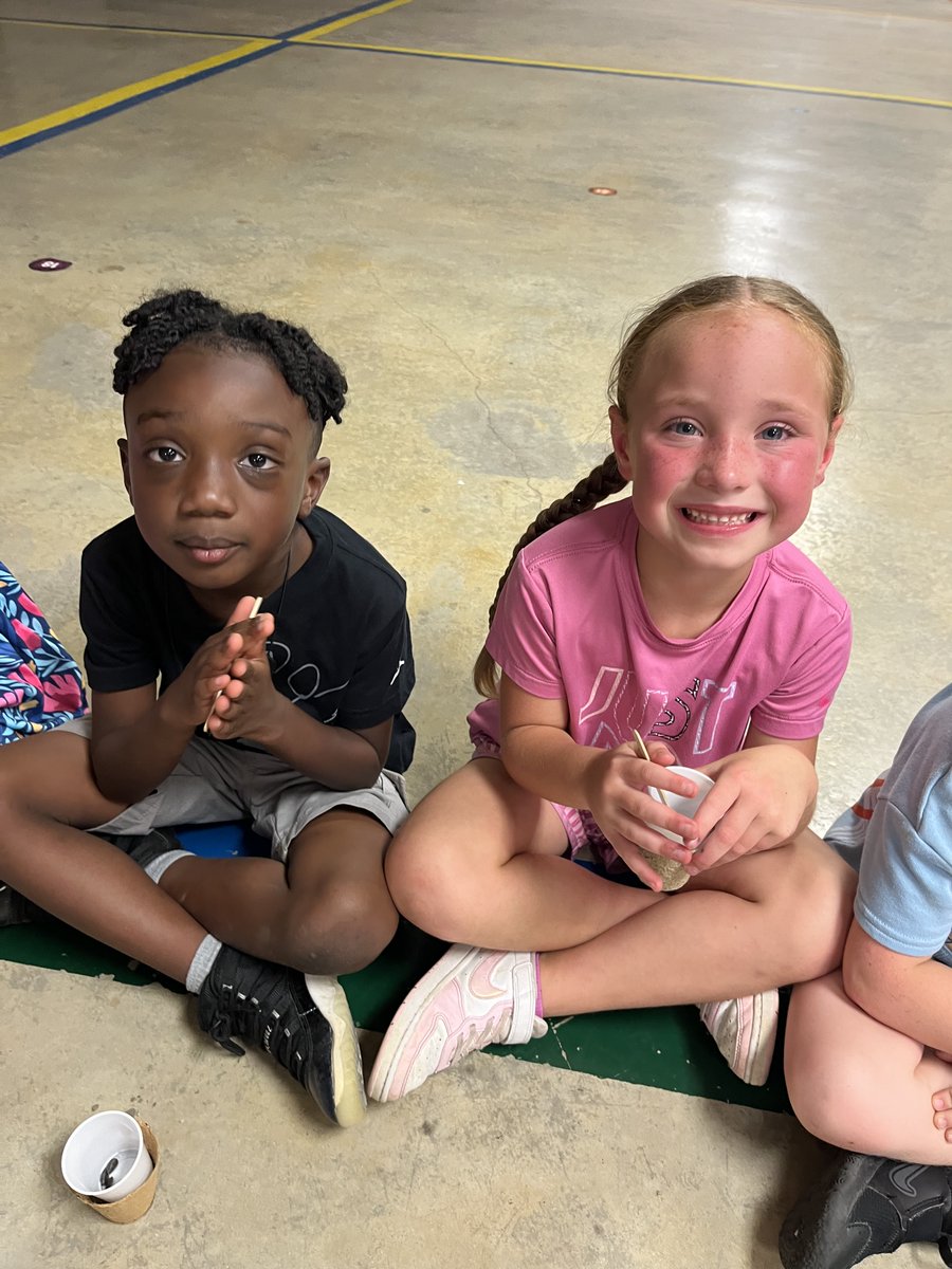 NettletonSTEAMe's tweet image. 🌟🌟Special Class Spotlight🌟🌟
Check out these green thumbs!! Our 1st graders planted their very own sunflower seeds in Agri class today. What a great way to get ready for the fall season!! 🌻🌻
#STEAMe #SpecialClassSpotlight