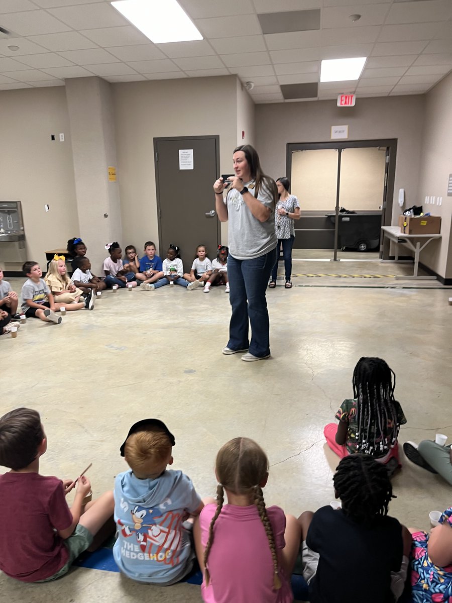 NettletonSTEAMe's tweet image. 🌟🌟Special Class Spotlight🌟🌟
Check out these green thumbs!! Our 1st graders planted their very own sunflower seeds in Agri class today. What a great way to get ready for the fall season!! 🌻🌻
#STEAMe #SpecialClassSpotlight