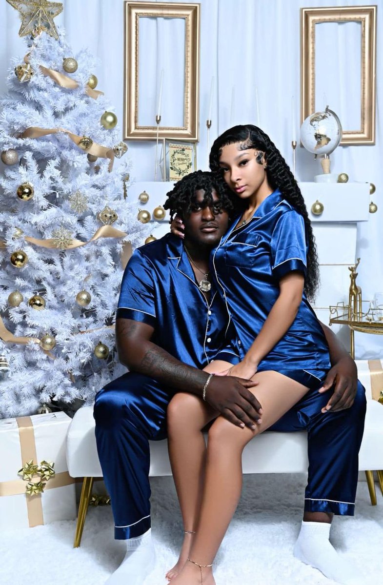 realbbymula's tweet image. its almost that timmeeeeee !!🎄🫶🏾