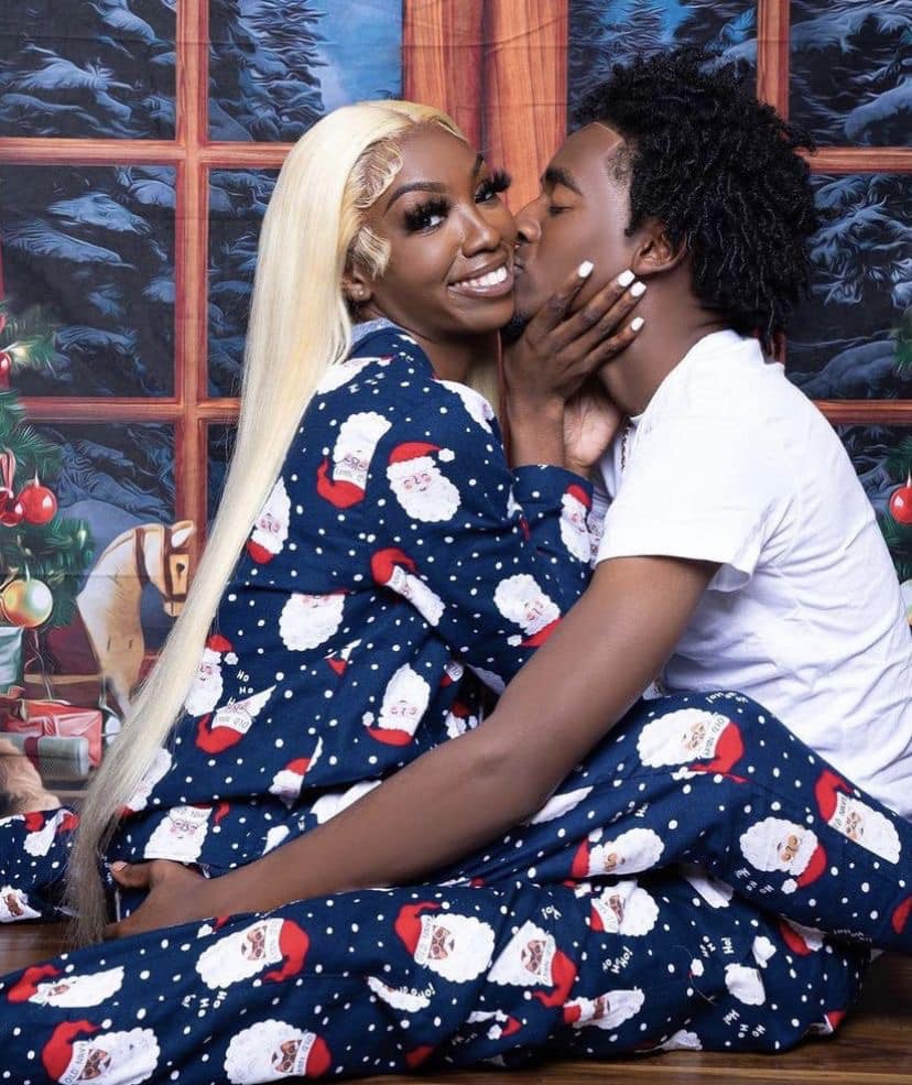 realbbymula's tweet image. its almost that timmeeeeee !!🎄🫶🏾