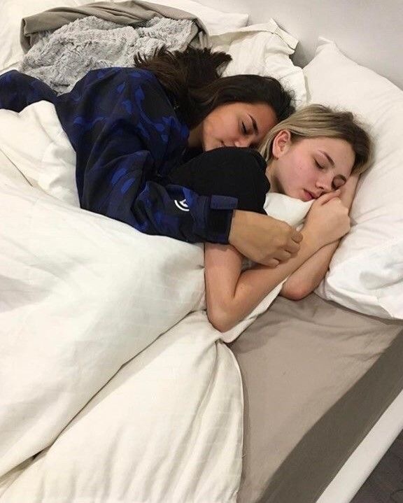 Girls__Kissing's tweet image. Loving to Sleep While Being Hugged from Behind.🌙  
#GirlsKissing #CozyMoments #IntimateConnection #LovingEmbrace #SweetDreams #love