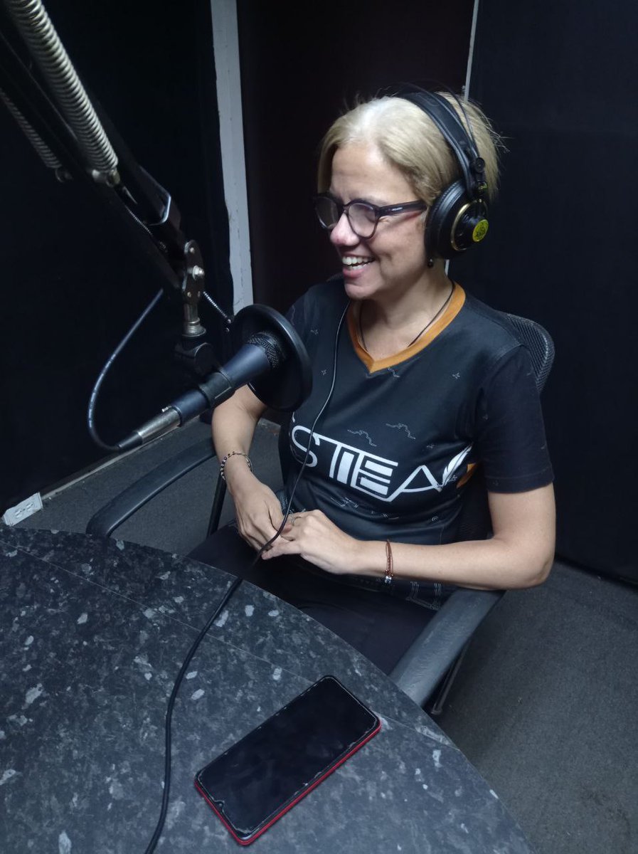 Todasadentro1's tweet photo. #TodasadentroEnRadio jueves #19Sep por @albaciudad. 
Iván Padilla Bravo conversó con Maigualida Gamero, directora-fundadora del Festea, para celebrar los 21 años de este festival de teatro y en su nueva edición septiembre 2024. 
👇🏾🇻🇪
https://t.co/fVYzaQK6i1 https://t.co/wrudb40xhv