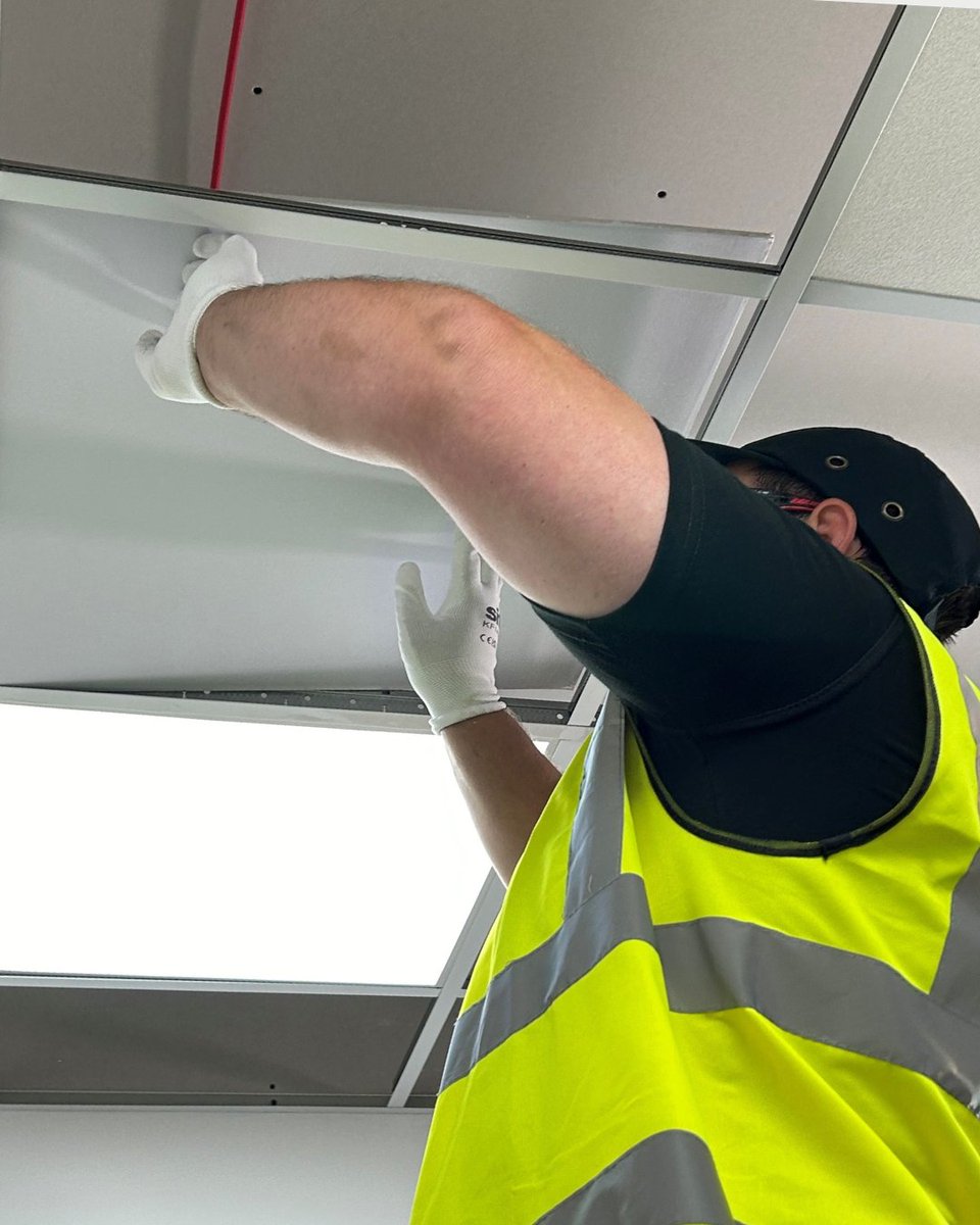 Ceilingtilesuk's tweet image. Behind the scenes look at the ceiling installation process. No fluff, just results. 🛠️

#CeilingInstallation #CeilingUpgrade #ConstructionLife #CeilingInstall #Installation